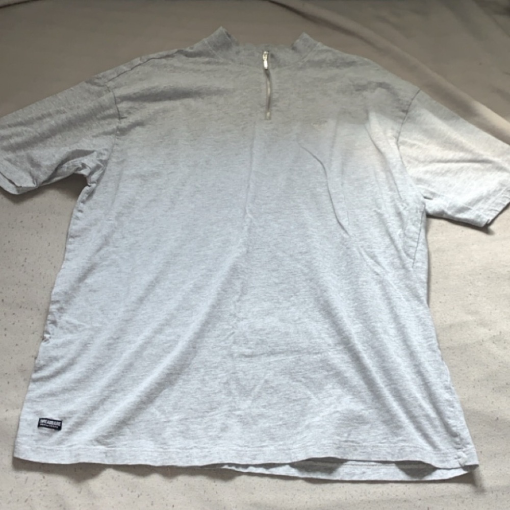 Oversized tee with zipped collar